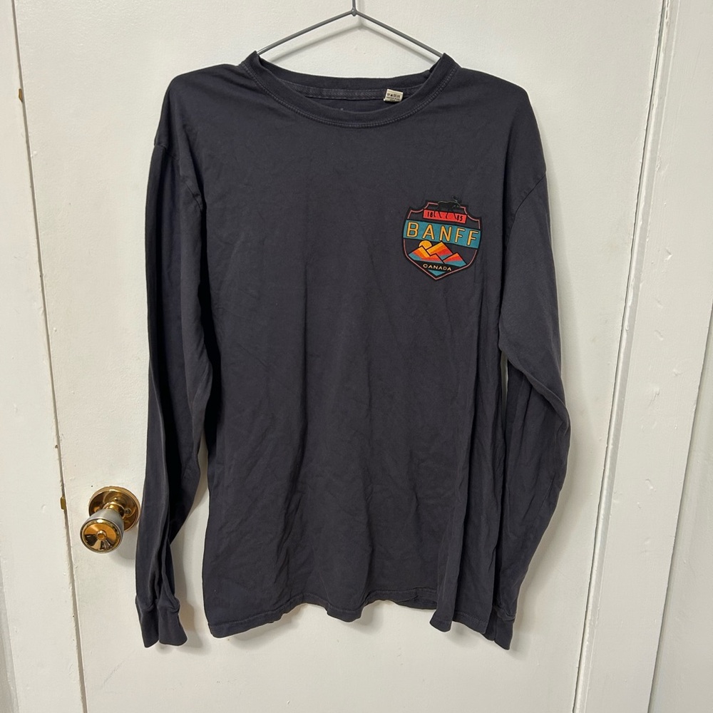 Banff longsleeve barely worn, medium